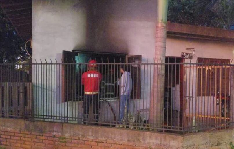 Posadas: familia quedó atrapada en un principio de incendio en su vivienda.