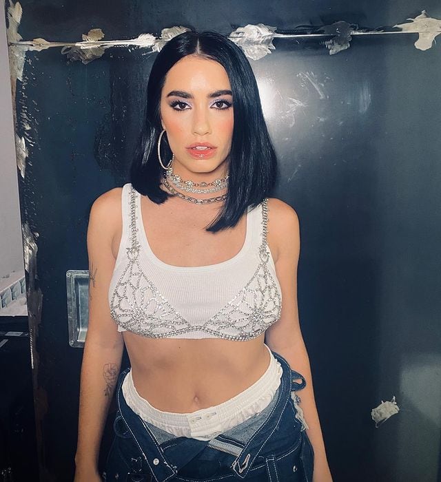 Lali brilló con su look más trendy