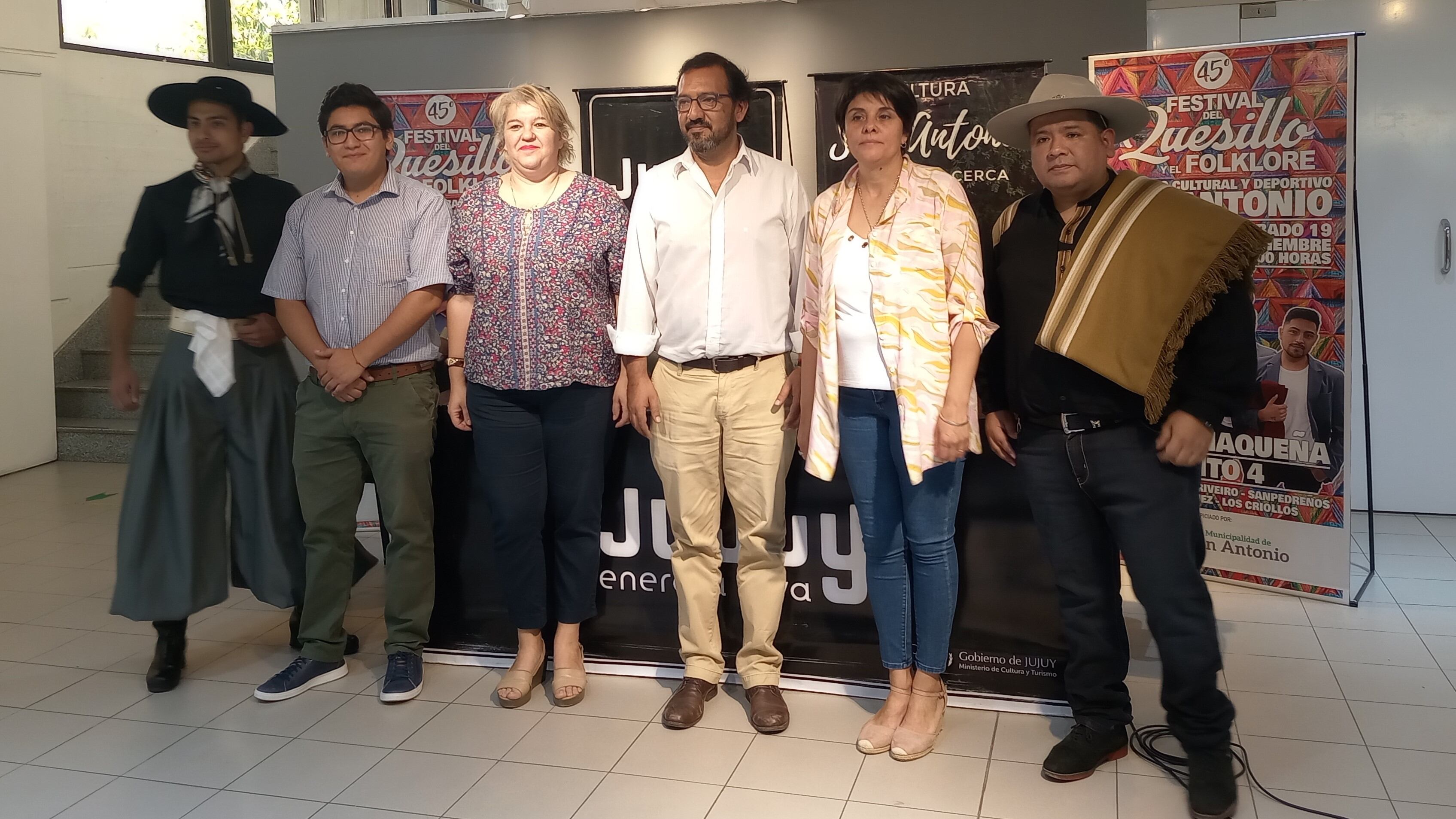 Luis Medina Zar y Andrea Gómez encabezaron la presentación del "Festival del Quesillo y el Folclore" que vuelve a realizarse en tiempos pospandemia.