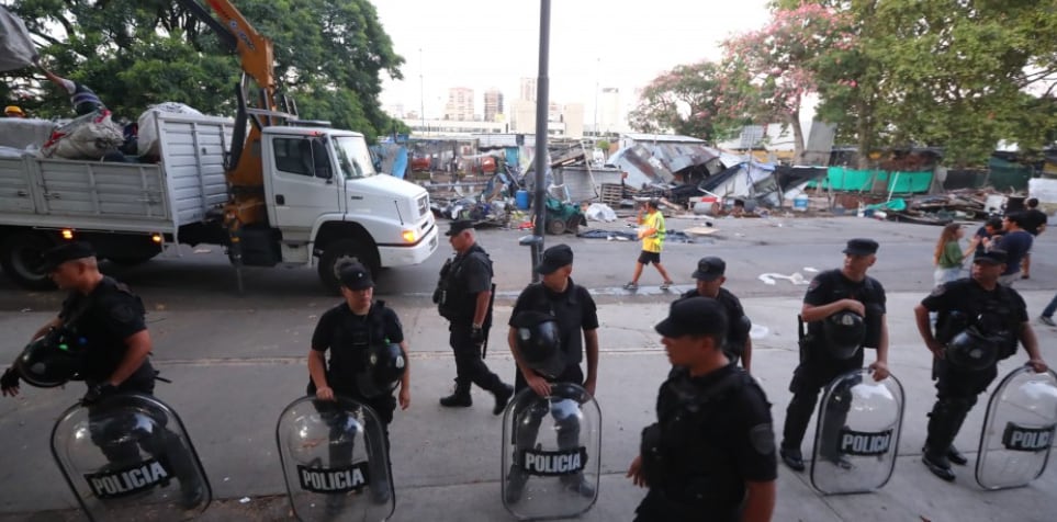 La Policía de la Ciudad participó del desalojo.