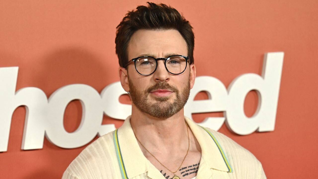 Chris Evans en la premiere de Ghosted.