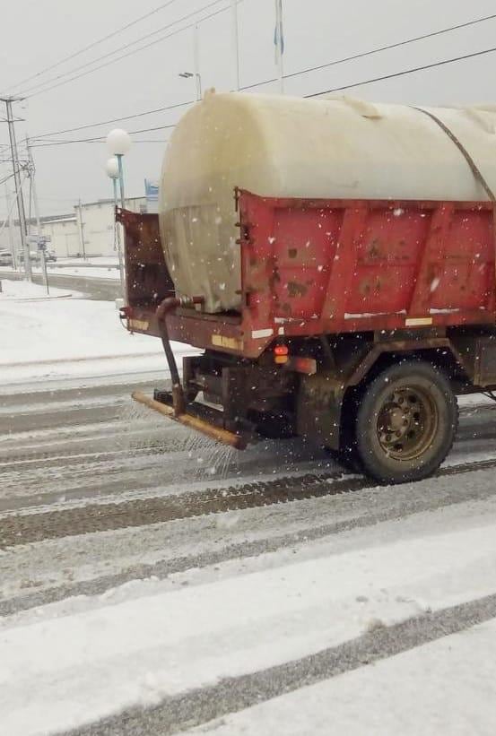 El operativo puesto en marcha por el Municipio de la ciudad tiene como objetivo mantener la transitabilidad de las principales arterias de la ciudad.