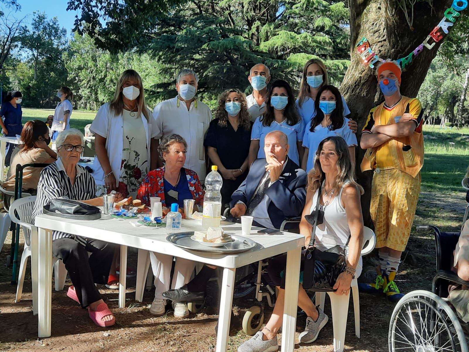 Brindis de fin de año en la residencia del Geriátrico Municipal de Tres Arroyos