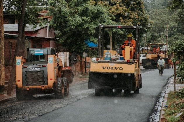 Oscar Herrera Ahuad recorrió Puerto Iguazú y supervisó las nuevas obras viales.