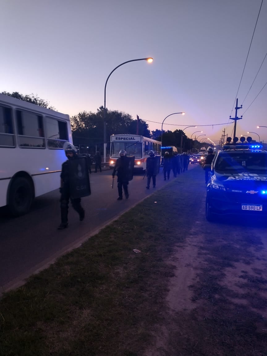 Detenidos por el banderazo. (@JoseljuarezJOSE)