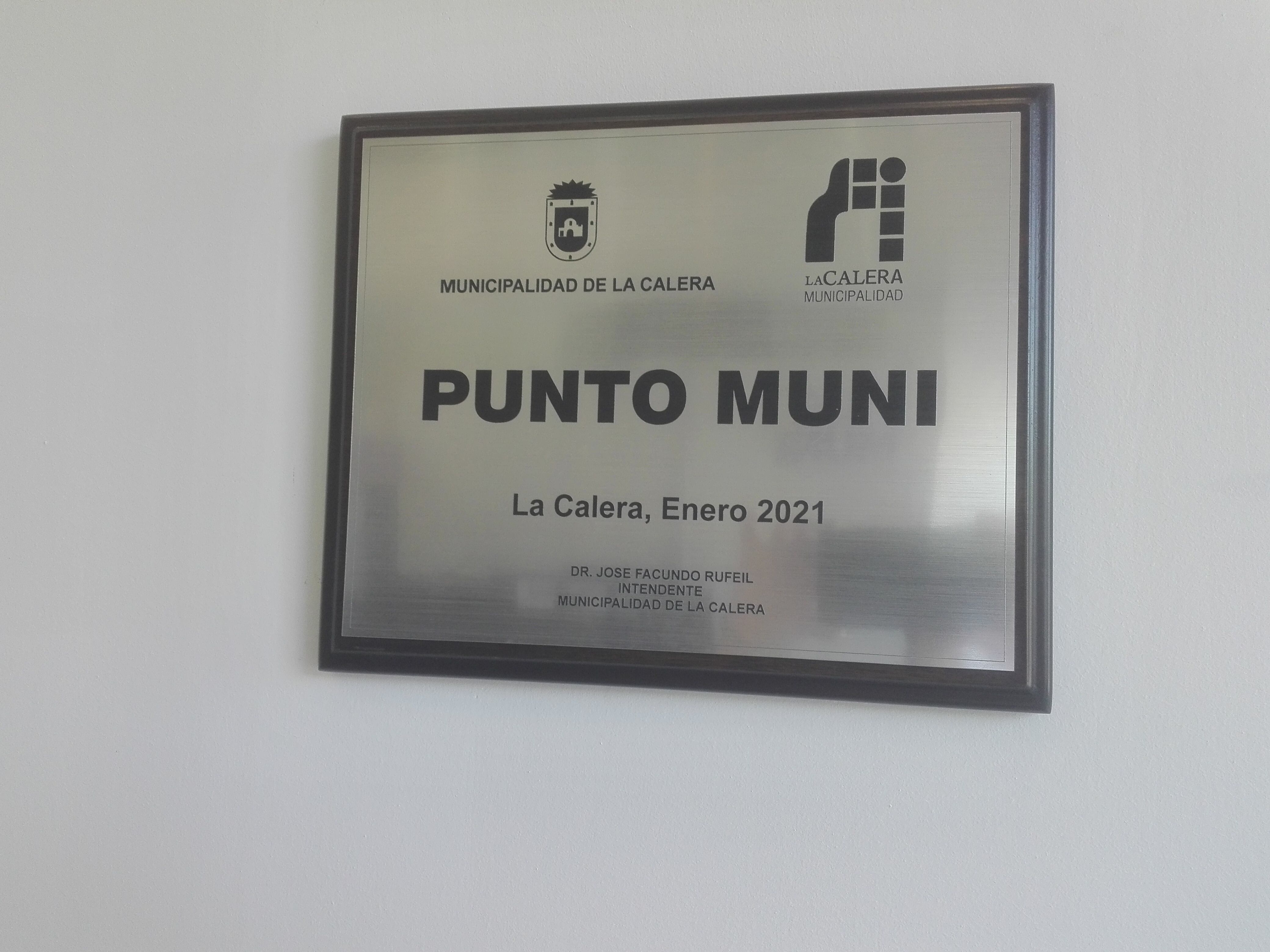 Placa de inauguración del Punto Muni