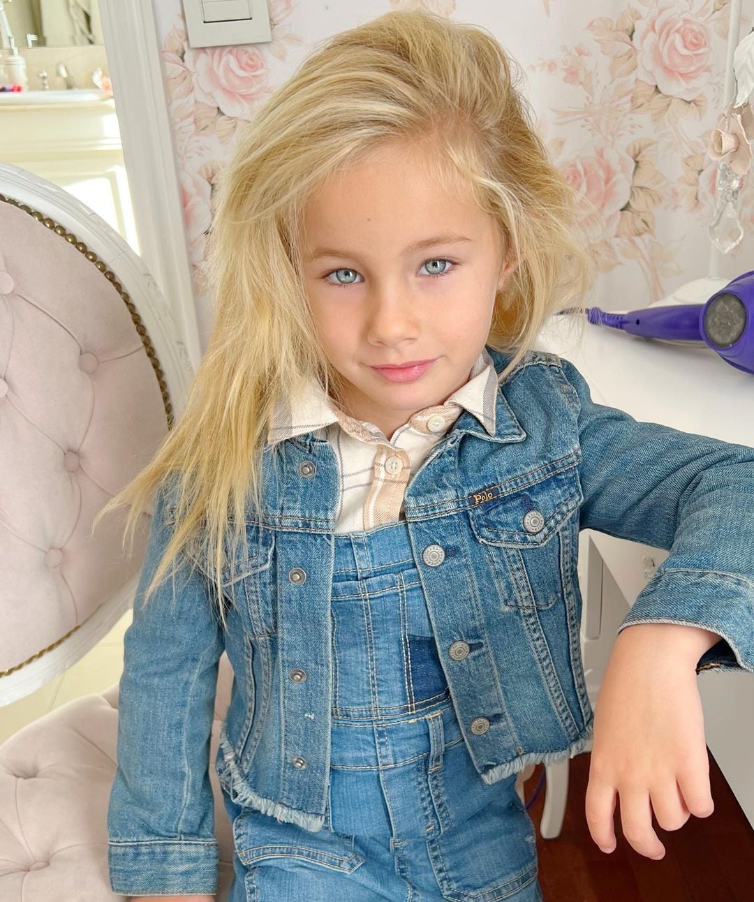 Matilda Salazar y un look total denim para ir a un cumple.