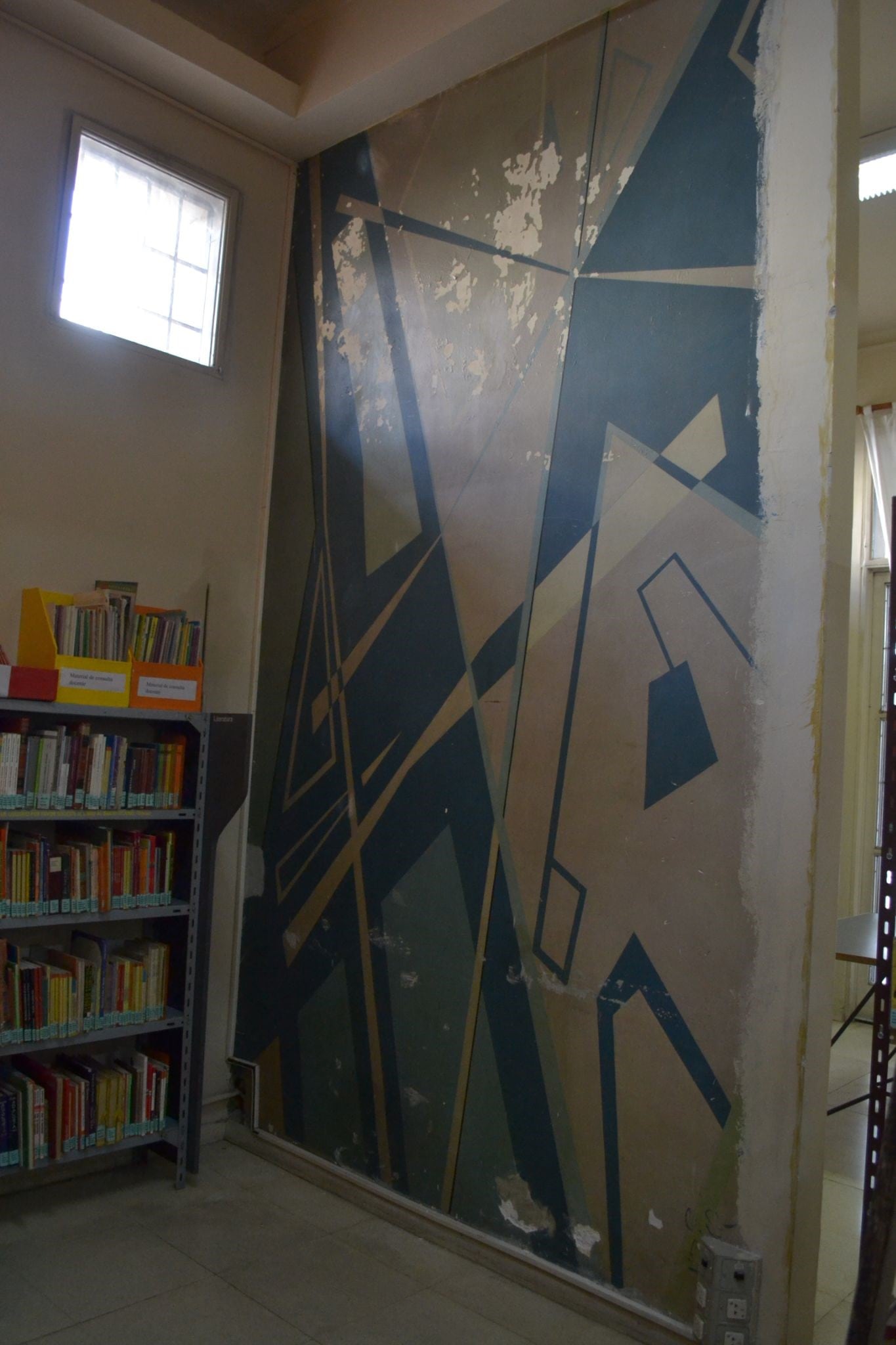 Detalles del mural de la Biblioteca San Martín realizado por Lucía Nucci, María Blanca Soto -aunque adjudicado a Santángelo-. En 1969 se salvó de ser demolido.