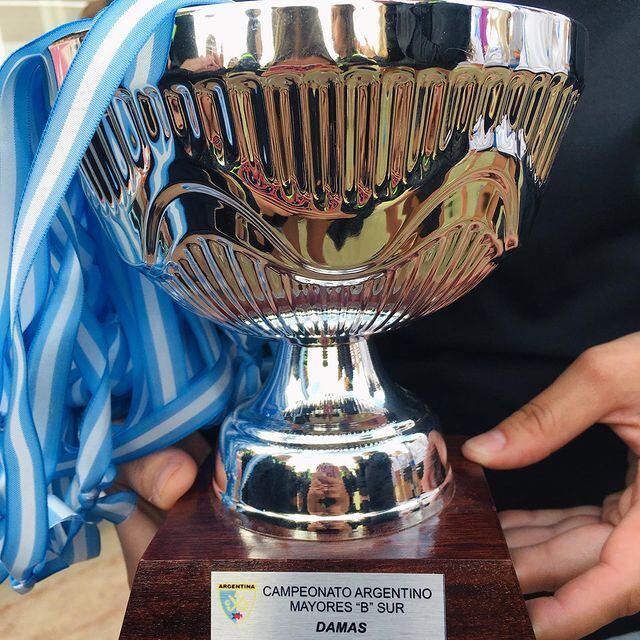 La selección femenina de hockey de Tandil salió subcampeona tras perder ante San Rafael.