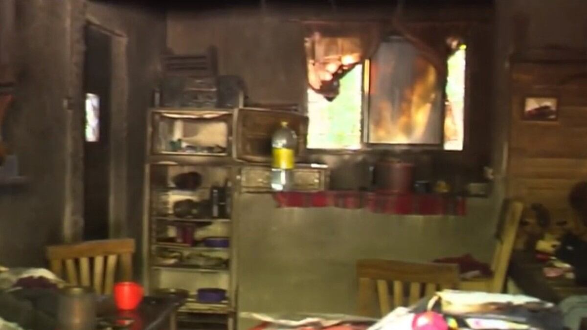 Le pidió separarse y él la golpeó y le incendió la casa: “Hubieses sido una Ivana más”