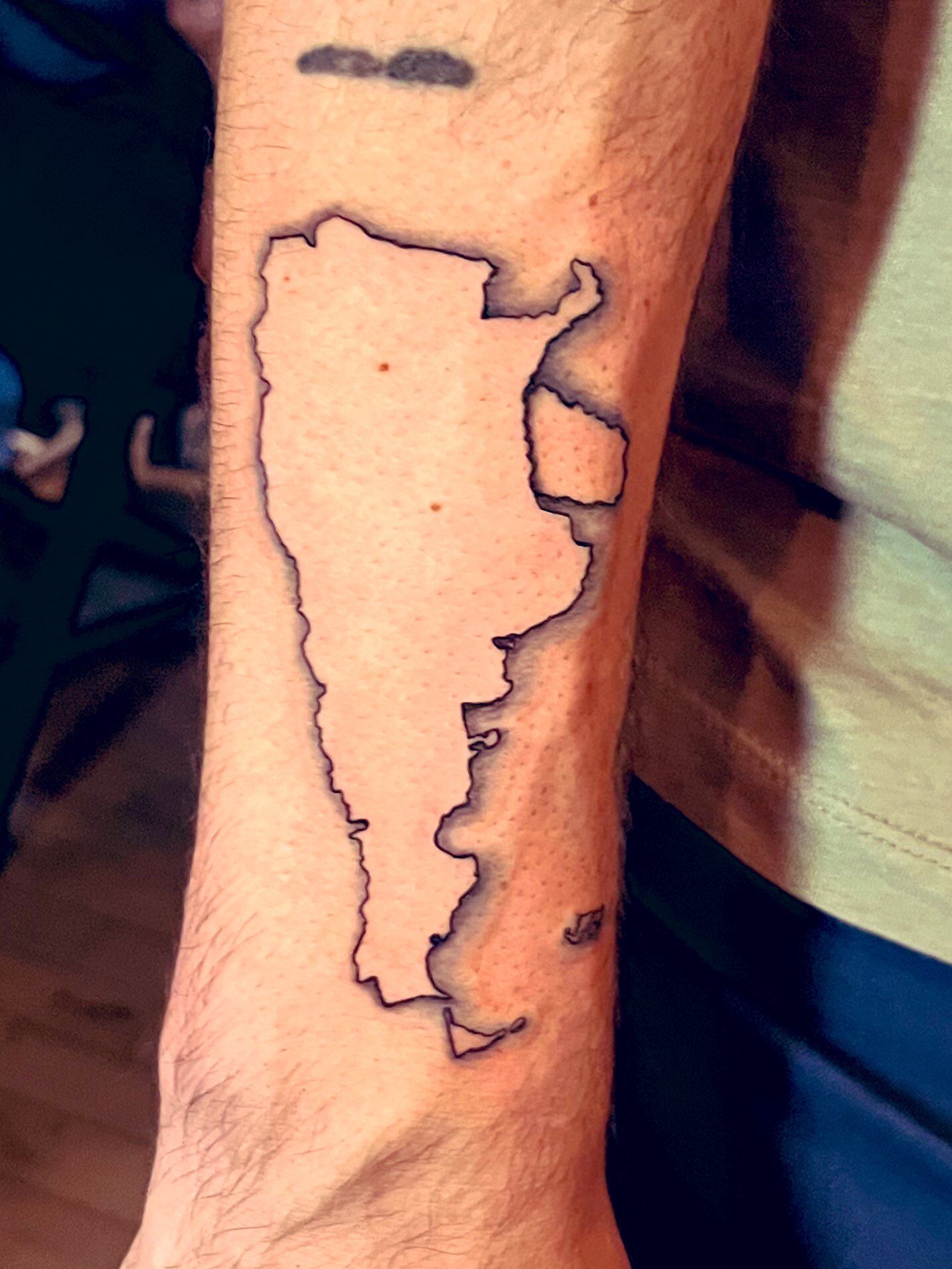 El nuevo tatuaje de Emiliano Brancciari, líder de NTVG.