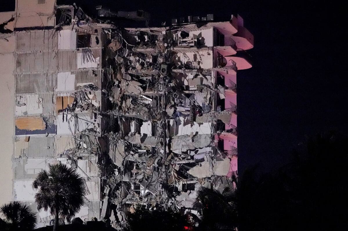 Al menos un muerto y decenas de heridos por el colapso de un edificio en Miami