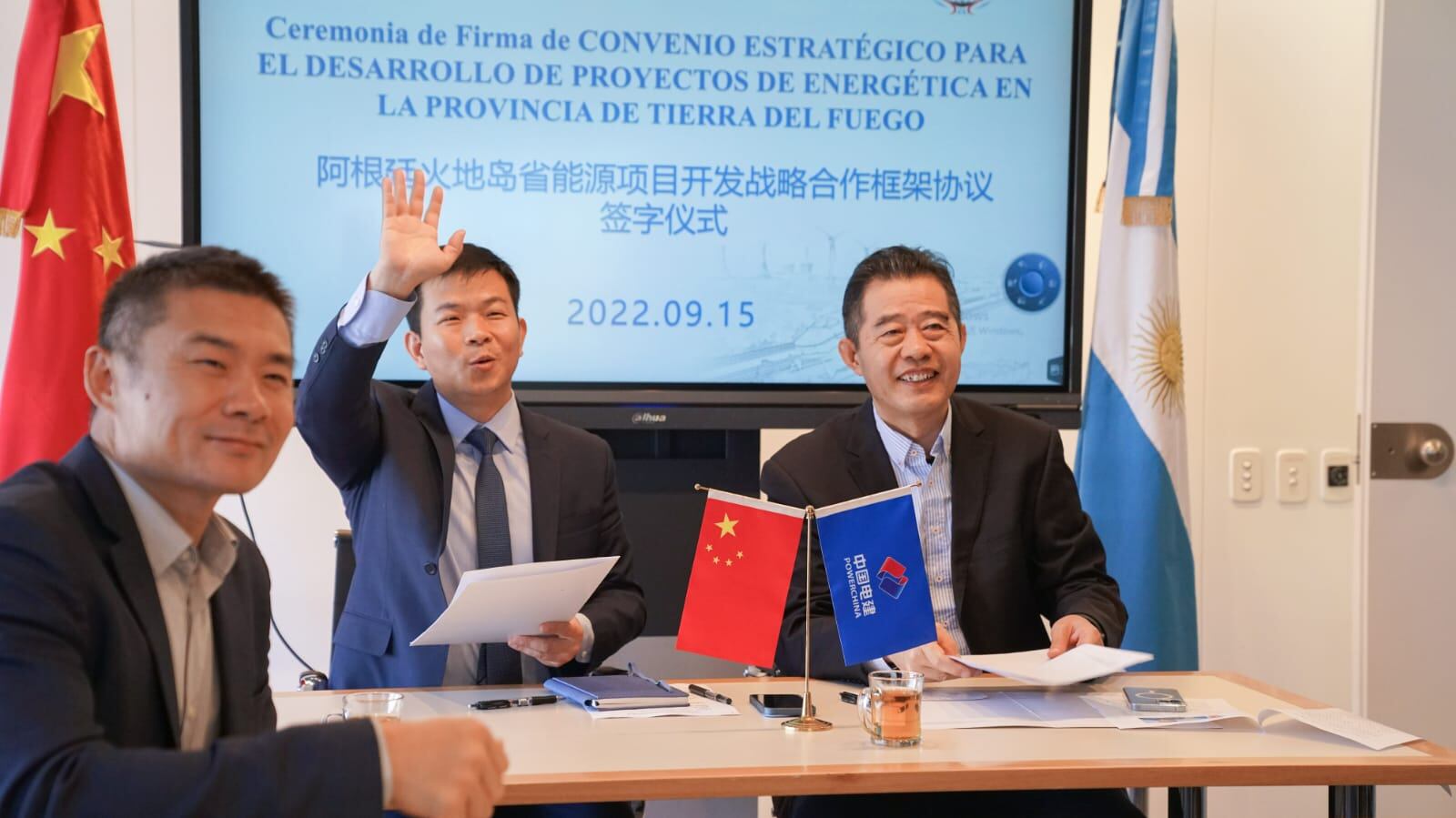 De acuerdo a lo expresado por el secretario de Hidrocarburos se ha firmado un convenio con la empresa POWERCHINA para desarrollar proyectos energéticos. Asimismo, se habló con representantes de diversos países para sumar a los extranjeros que ya operan en nuestra provincia.