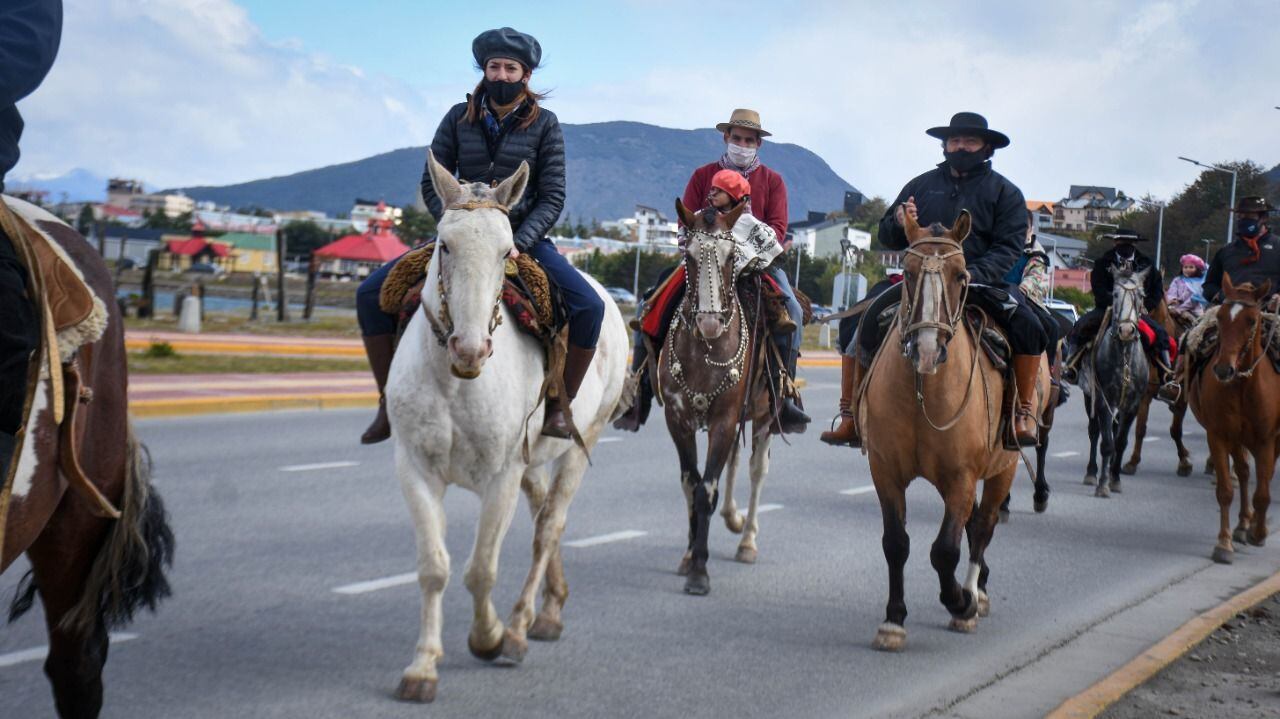 Se realizó una cabalgata por las calles de la ciudad de Ushuaia