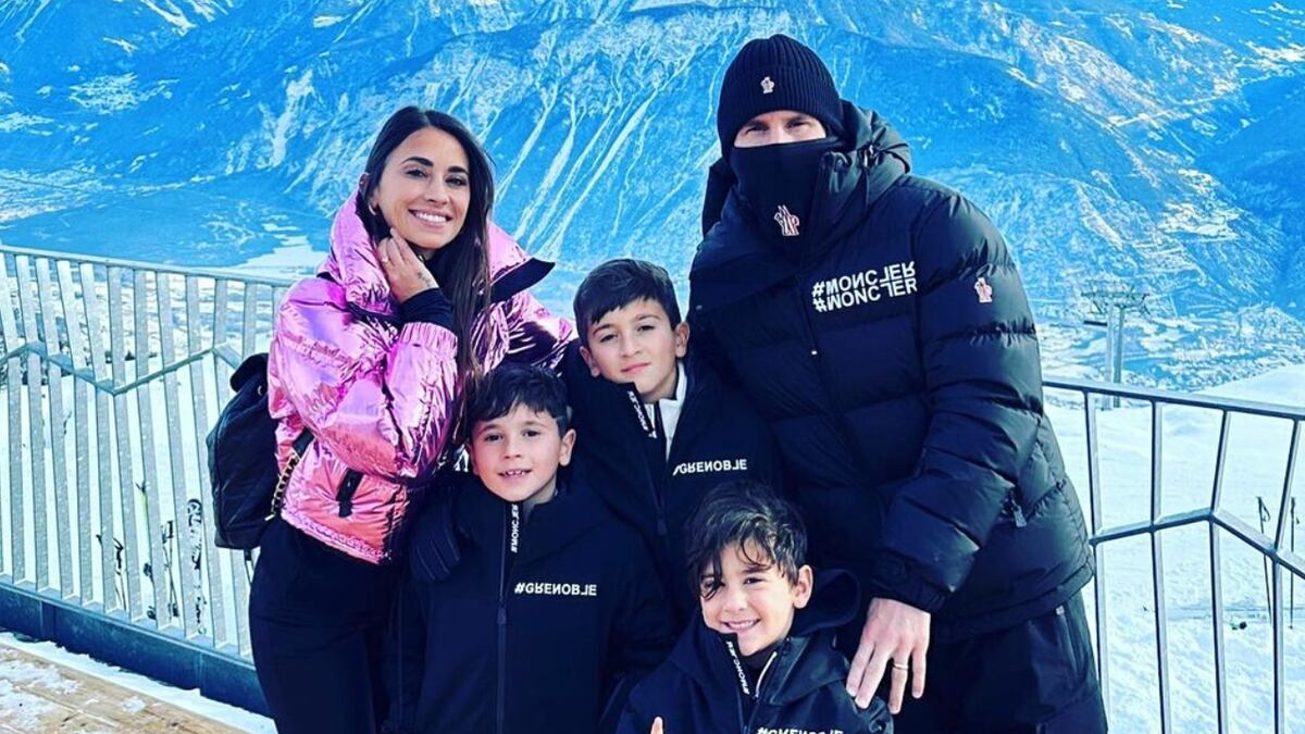 Al agua con el campeón: ni el frío para a Lionel Messi y su familia en las mini vacaciones en Suiza