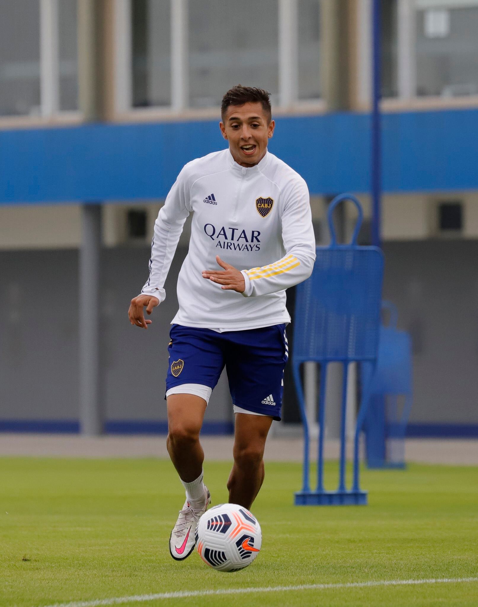 Agustín Almendra en un entrenamiento de Boca.