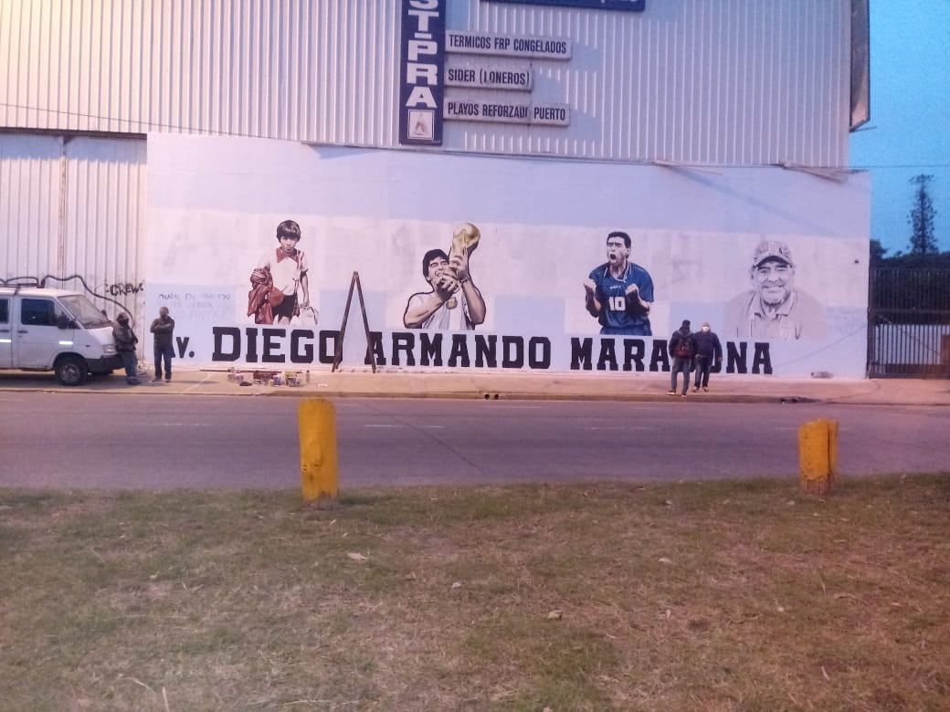 Taparon un mural de Diego Maradona en La Matanza y acusan a una candidata