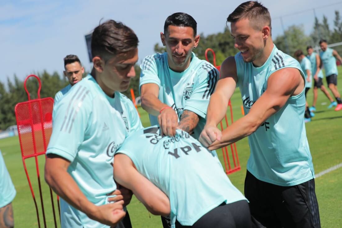 Dybala y Lo Celso, las dos caras que preocupan a la Selección Argentina. 