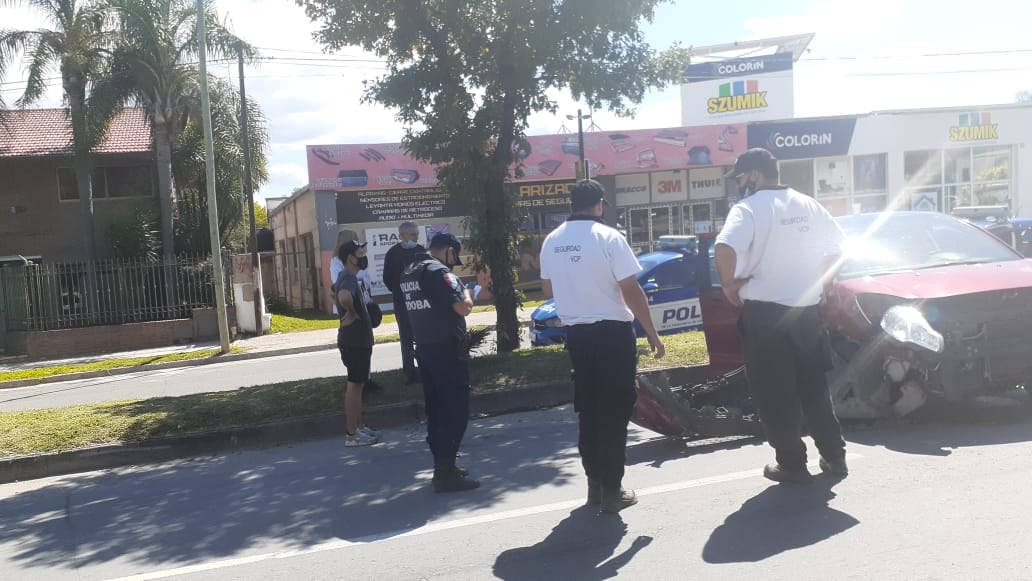 Al lugar asistieron bomberos, policías, personal de Seguridad Urbana y el Servicio de Emergencias.