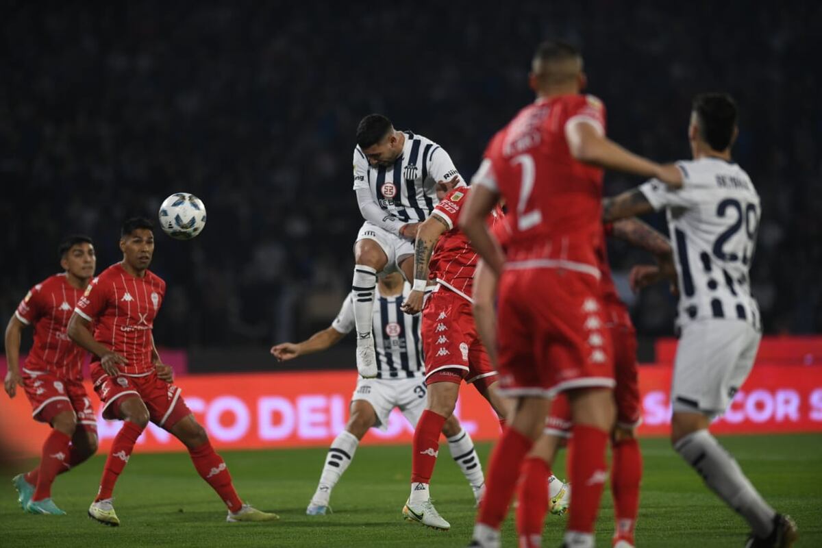 Videos: Talleres abrió el marcador ante Huracán, y la alegría duró poco