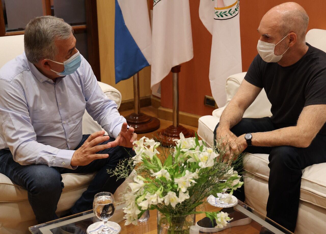 El gobernador Gerardo Morales y el jefe de Gobierno porteño, Horacio Rodríguez Larreta, mantuvieron una reunión sobre la Red Federal de Acción Ambiental. El encuentro tuvo lugar en la Casa de Jujuy en Buenos Aires, en el barrio de Retiro.