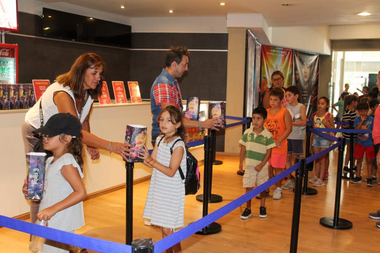 Con una jornada en el Cine Tortoni cerró el programa Escuelas Abiertas