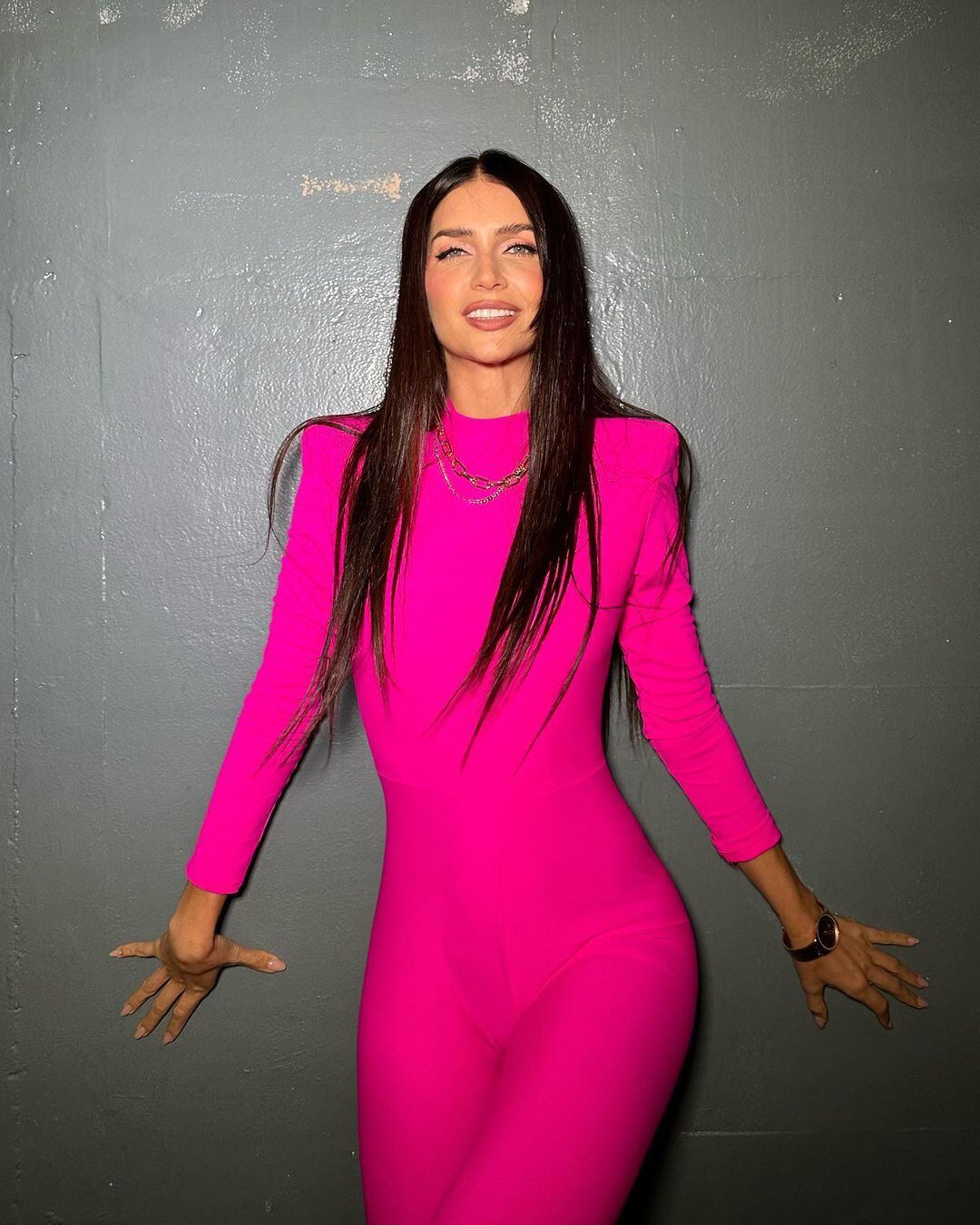 El catsuit fucsia de Zaira Nara.