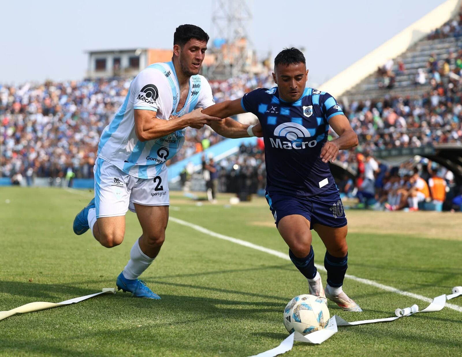 Con ayuda de un rival, Francisco Molina fue el autor del córner que terminó con el gol en contra salteño y sentenció el 2 a 0 para el "Lobo" jujeño.