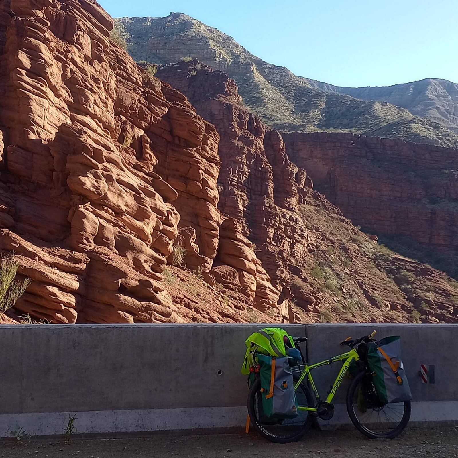 Sofía Lépez, la sanjuanina que lo dejó todo para vivir viajando en bicicleta.