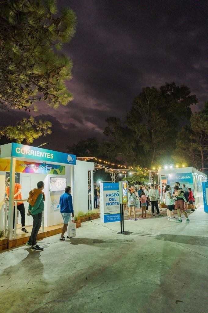 El Paseo del Norte Grande en Pinamar está todos los días de 19 a 00 horas en  Av Bunge y Marco Polo.