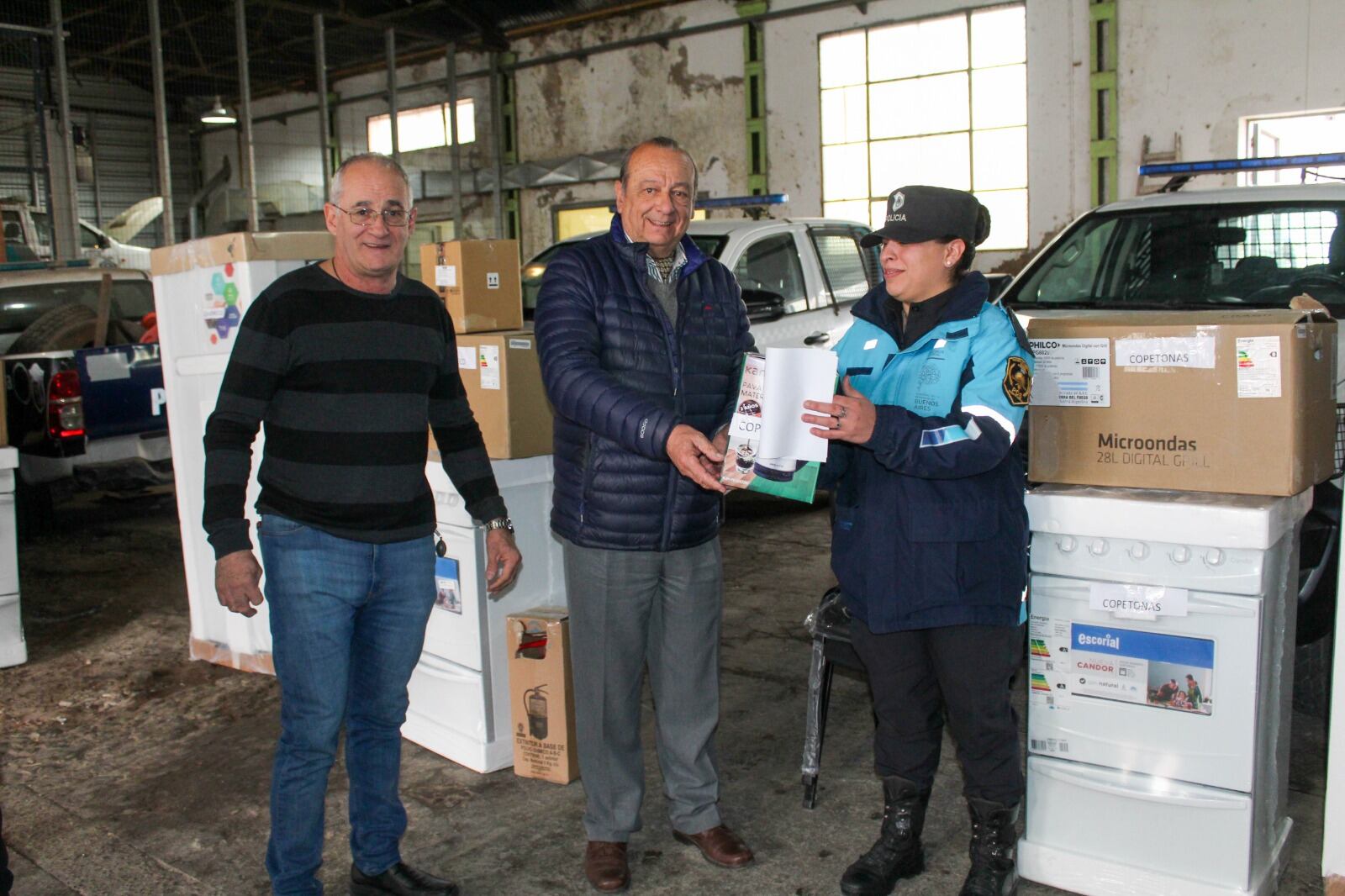 Sánchez entrega equipamiento para las dependencias policiales del distrito de Tres Arroyos