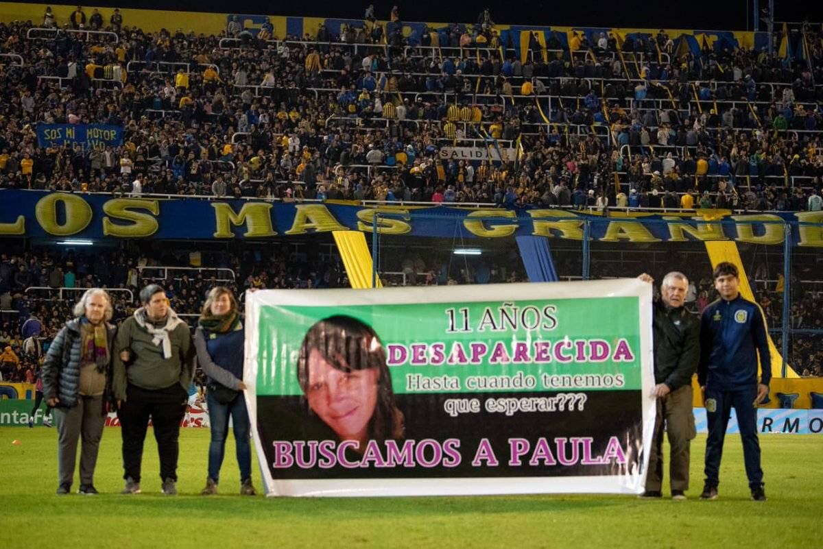 Alberto Perassi y su familia se manifestaron este jueves durante el partido entre Rosario Central y Estudiantes.