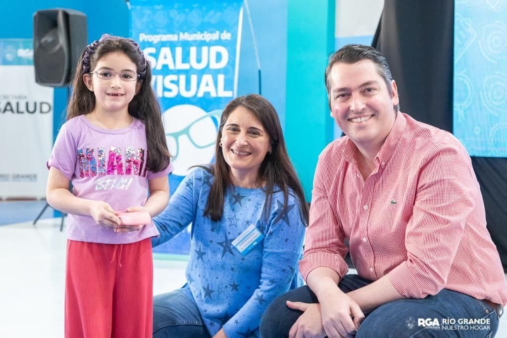 El intendente Martín Pérez lanzó, junto a su equipo, el Programa municipal de salud visual