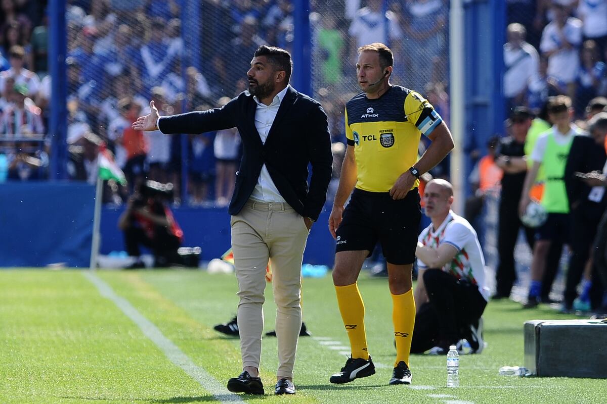 Javier Gandolfi, qué dijo sobre el gol anulado a Talleres y de su continuidad