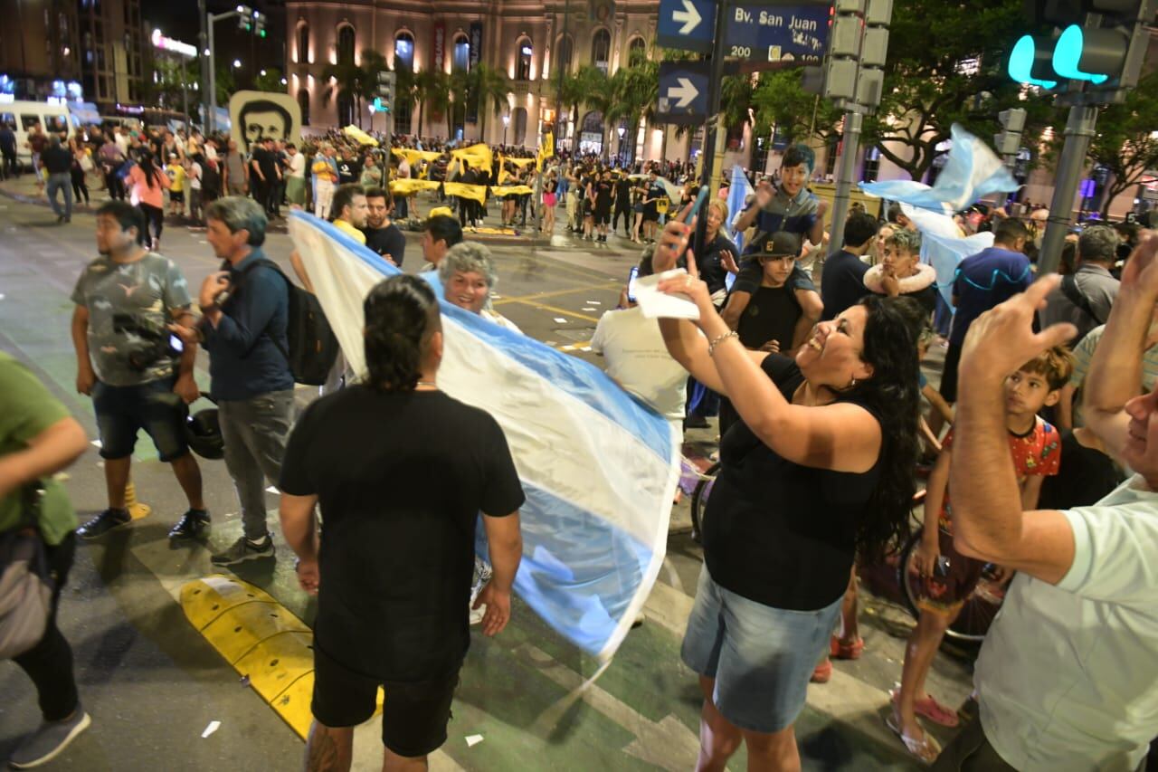 Los festejos del triunfo de Milei en Córdoba.