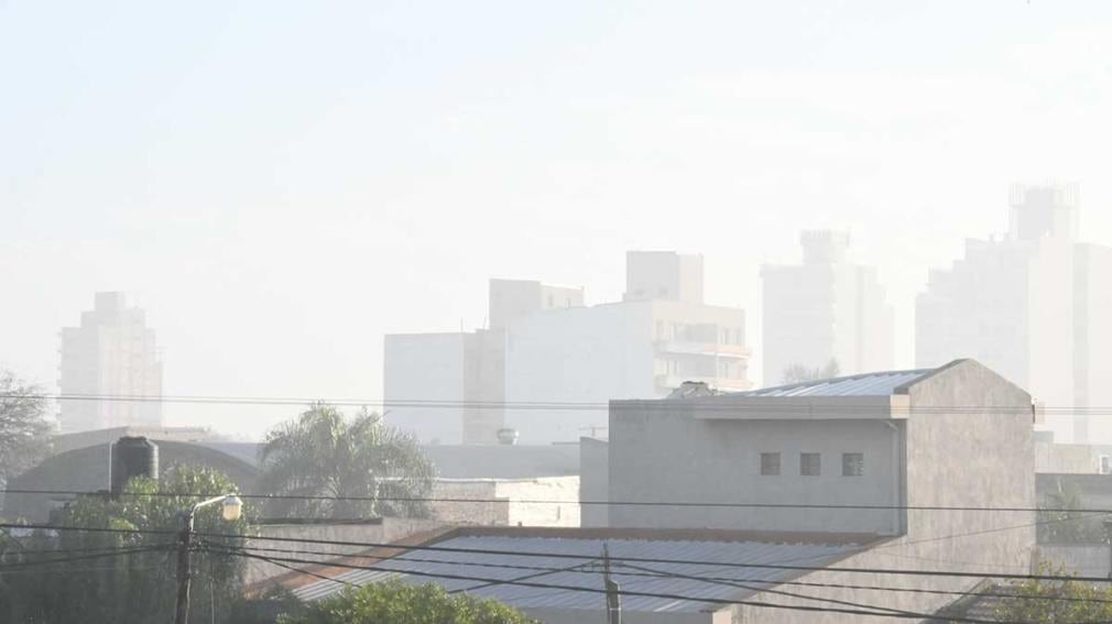 El humo por los incendios en el Delta del Paraná ya llegó a Santiago del Estero.