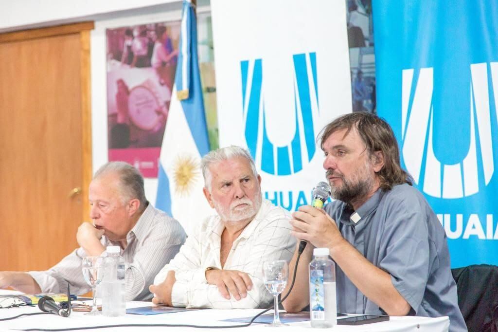 La Municipalidad acompañó la presentación del libro del padre Pepe Di Paola