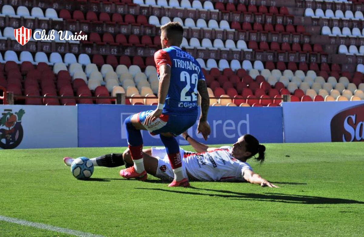 Unión perdió 2 a 1 ante Patronato y se quedó sin final