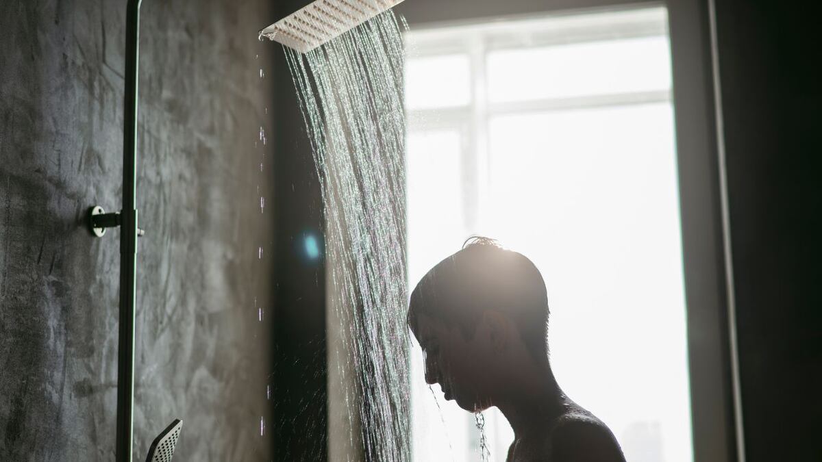 ¿Bañarse de noche o de día?: qué recomiendan los expertos