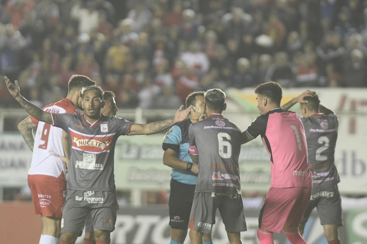 Instituto visitó a Deportivo Morón por la penúltima fecha de la Primera Nacional. (Federico López Claro)