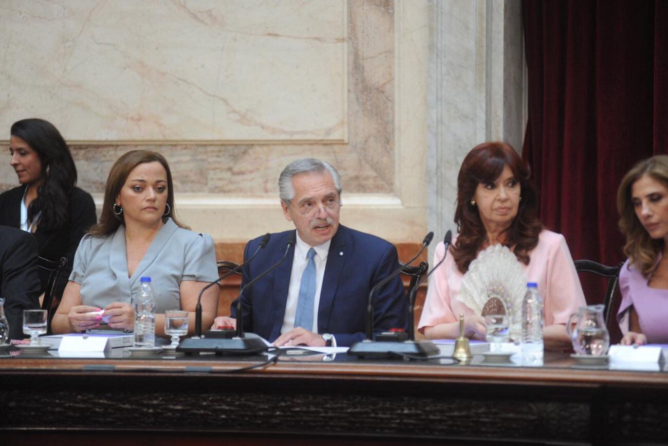 Se abre hoy el 141° período de sesiones ordinarias del Congreso de la Nación.  El presidente Alberto Fernández fue recibido por la vicepresidenta Cristina Fernández de Kirchner, la presidenta de la Cámara de Diputados Cecilia Moreau y la presidenta provisional del Senado, Claudia Ledesma Abdala.  (Federico López Claro / La Voz)