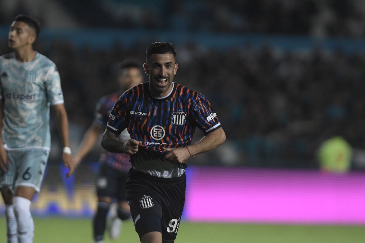 Video: Talleres pasó del gol anulado a Racing, al segundo de un Santos voraz