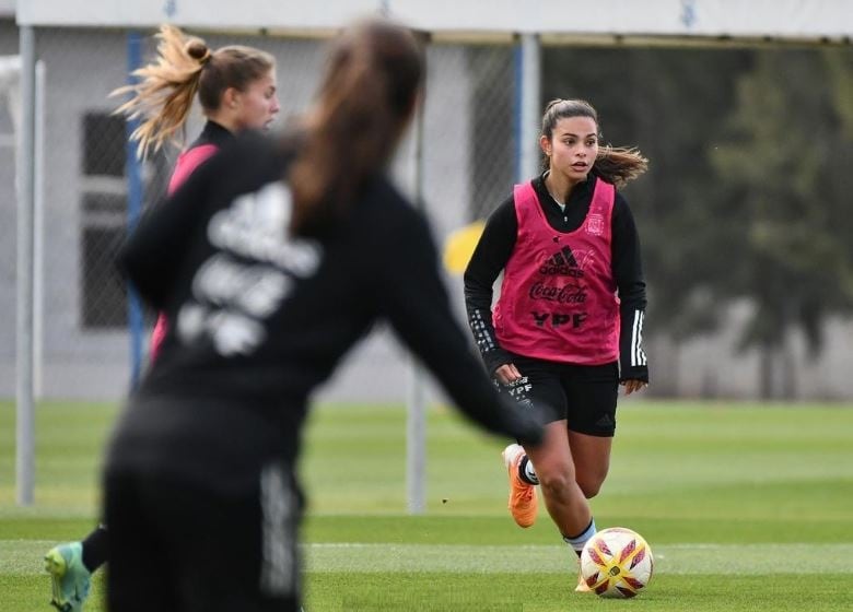 Anela Nigito entrenando con la Selección.