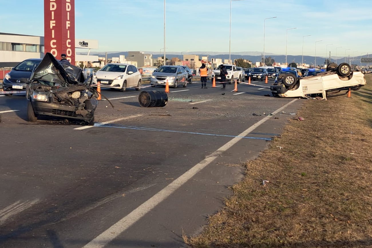 Accidente fatal sobre avenida Circunvalación a la altura de Edificor. (Nicolás Bravo / La Voz)