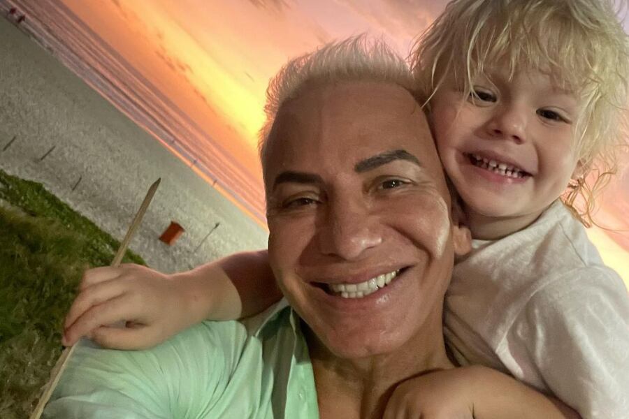 Flavio Mendoza junto a su hijo, Dionisio