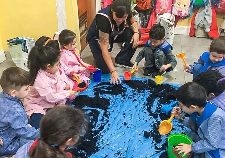 Jardines de Ushuaia realizan actividades de educación ambiental y huerta escolar