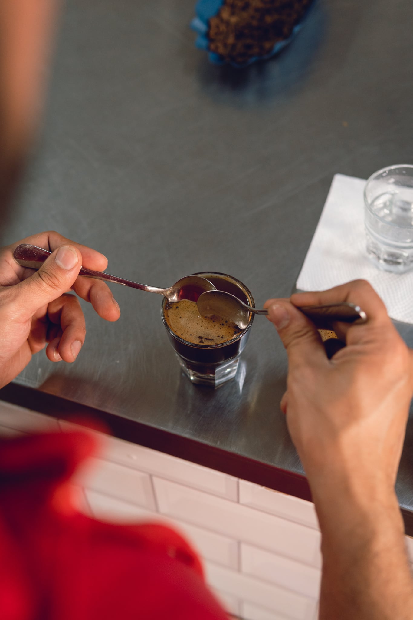 Son argentinos, crearon una suscripción de café de especialidad y enseñan cómo preparar el mejor