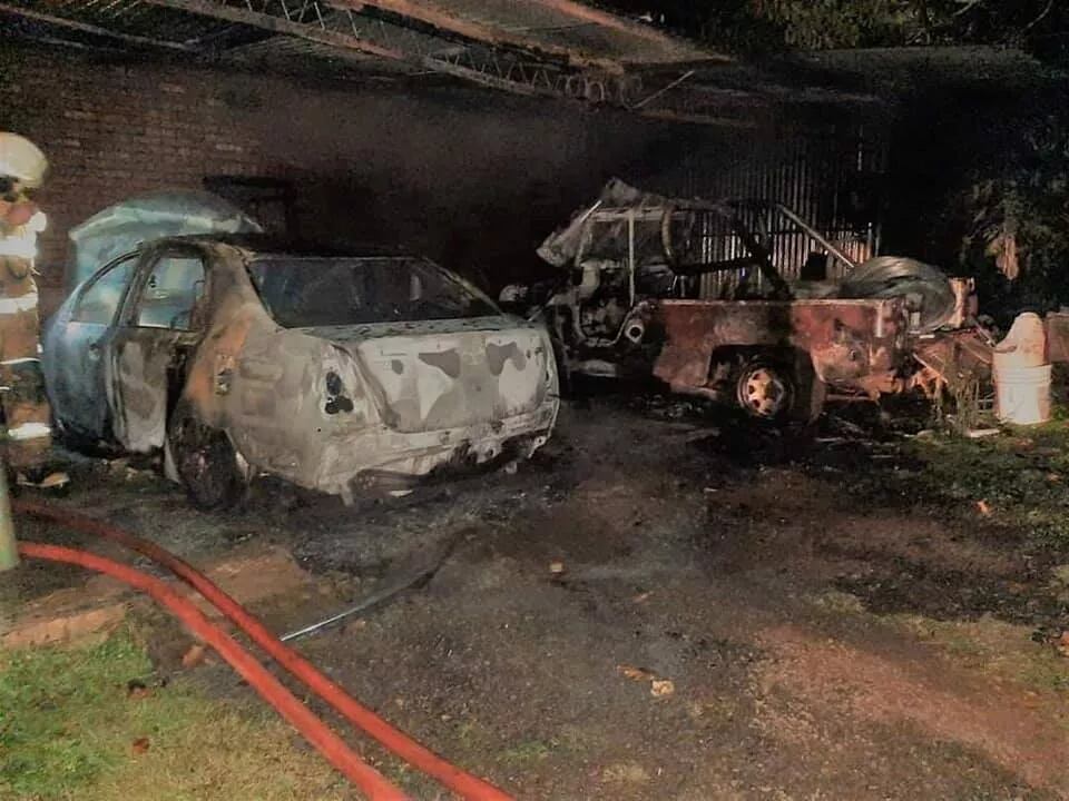 Se incendió una vivienda en Puerto Rico y dos vehículos se calcinaron.