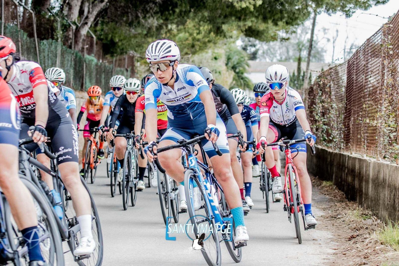 La mendocina vive del ciclismo profesional y a un año de competencia UCI, logró hacer podio.