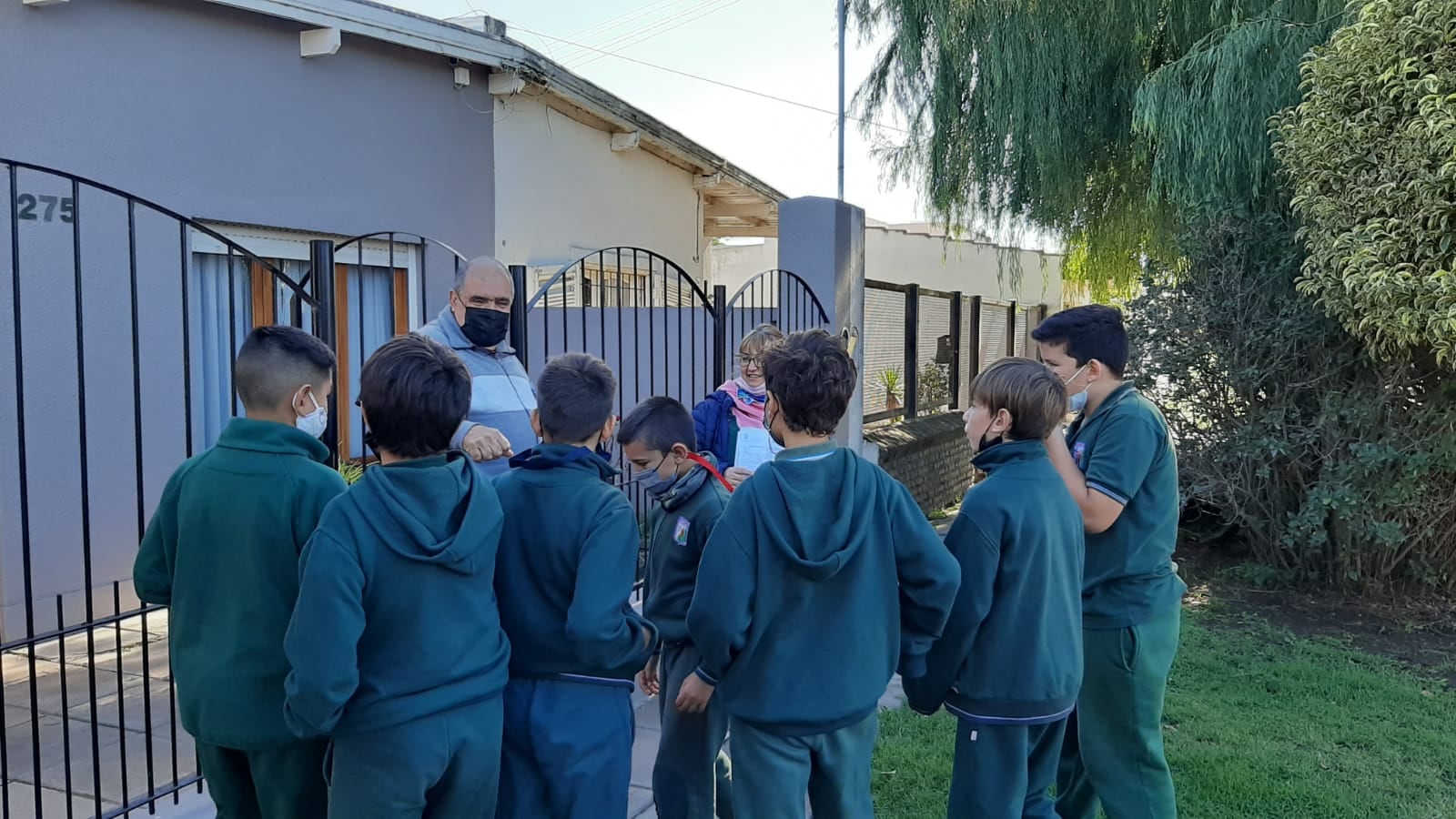 Alumnos del Jesús Adolescente sorprendieron a Veteranos de Malvinas con un desayuno